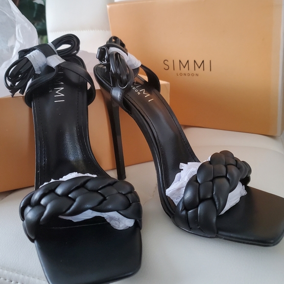 Heels - Picture 2 of 4